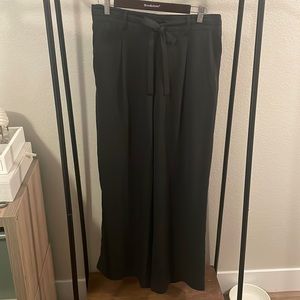 Dark green stretch band waist